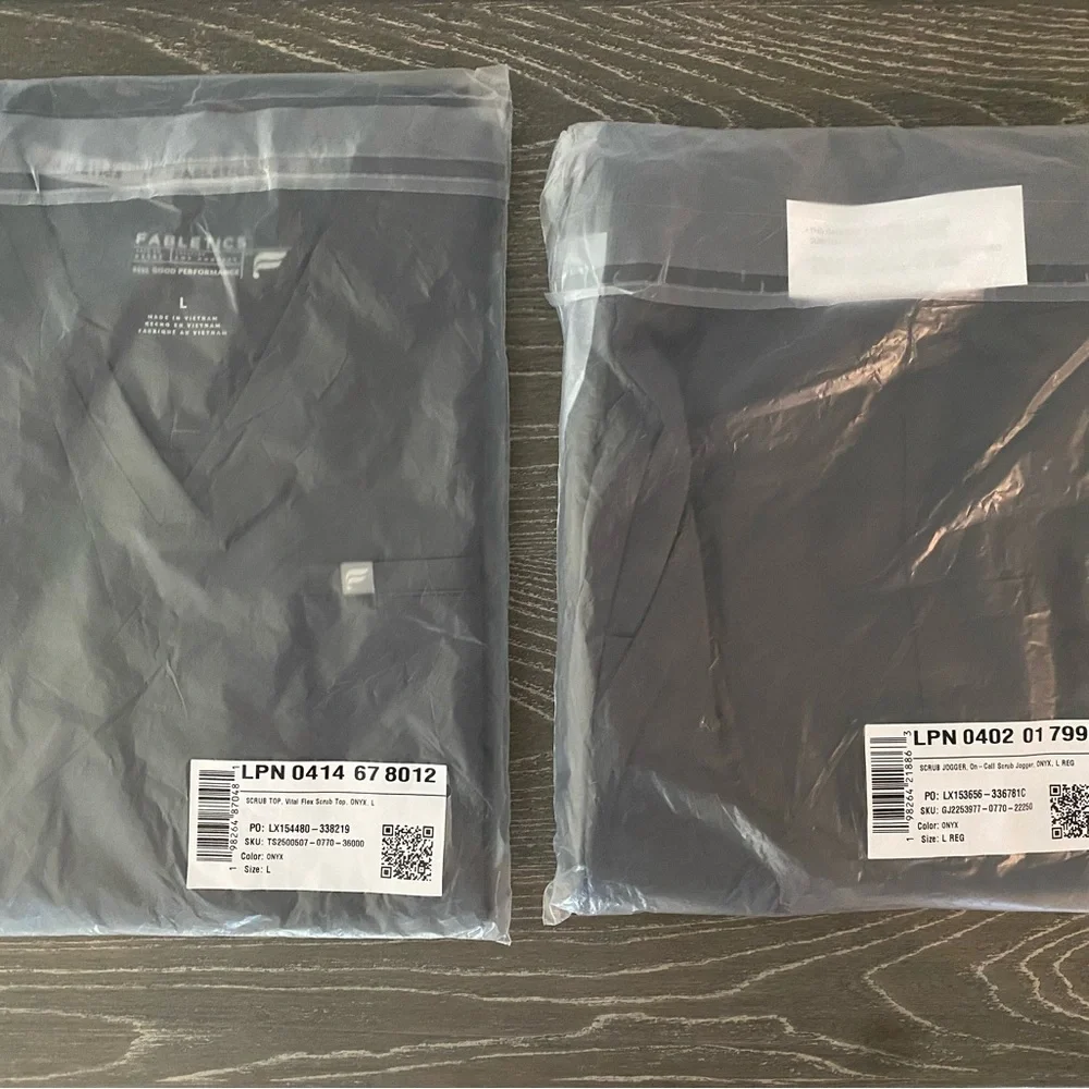 Fabletics Scrub Set - Picture 7 of 7
